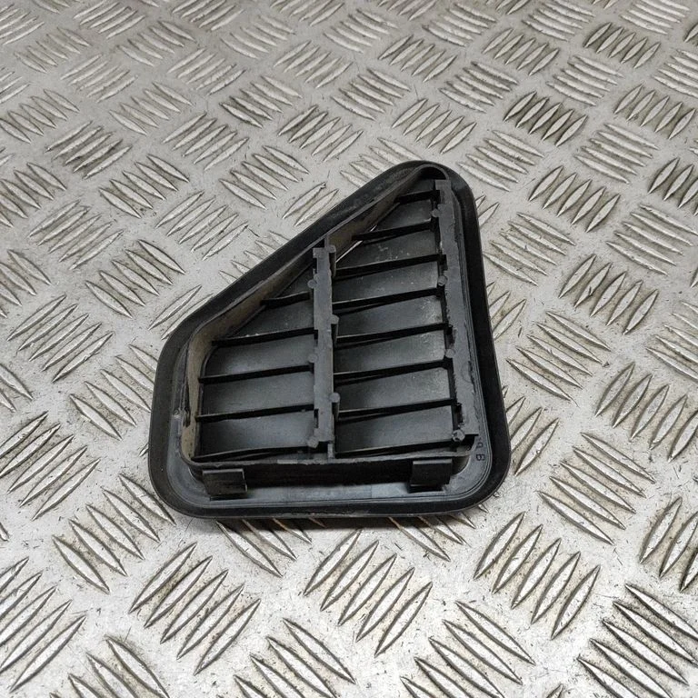 Ventilatsioonirest 6N0819466B