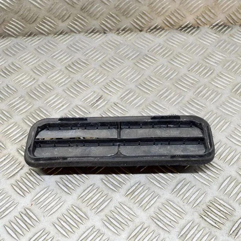 Quarter panel pressure vent A2058301201