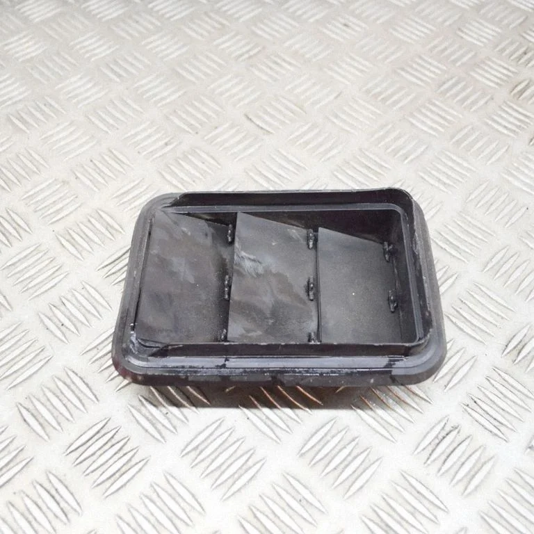 Quarter panel pressure vent – Toyota Prius (XW50) (2015-2023)