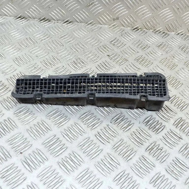 Ventilatsioonirest MB609499