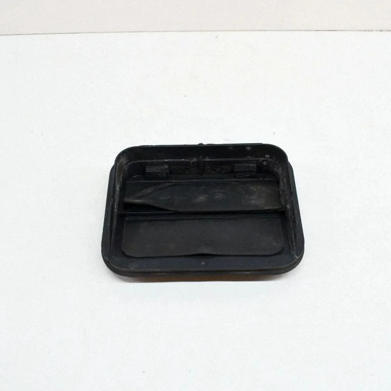 Quarter panel pressure vent 2F2AB280B62AB