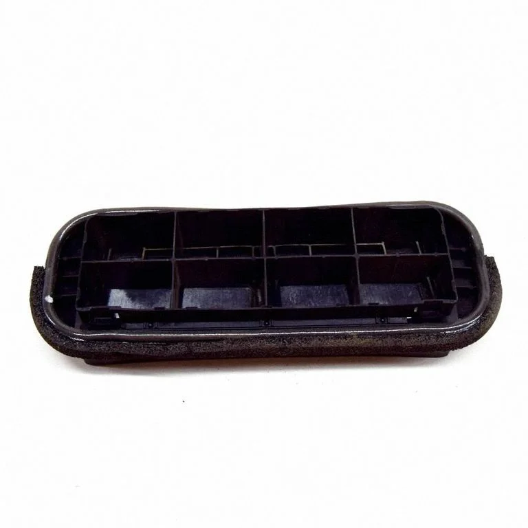 Quarter panel pressure vent – Nissan Leaf I (ZE0) (2010-2017)