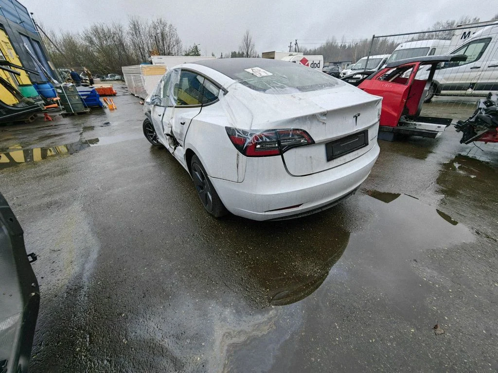 Tesla Tesla Model Y