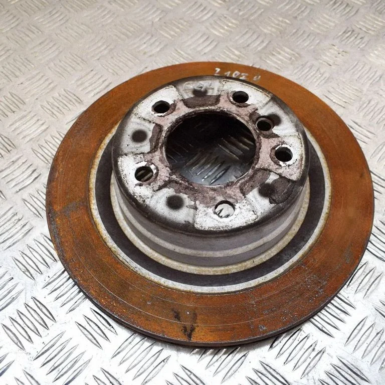 Aizmugurējais bremžu disks – labā