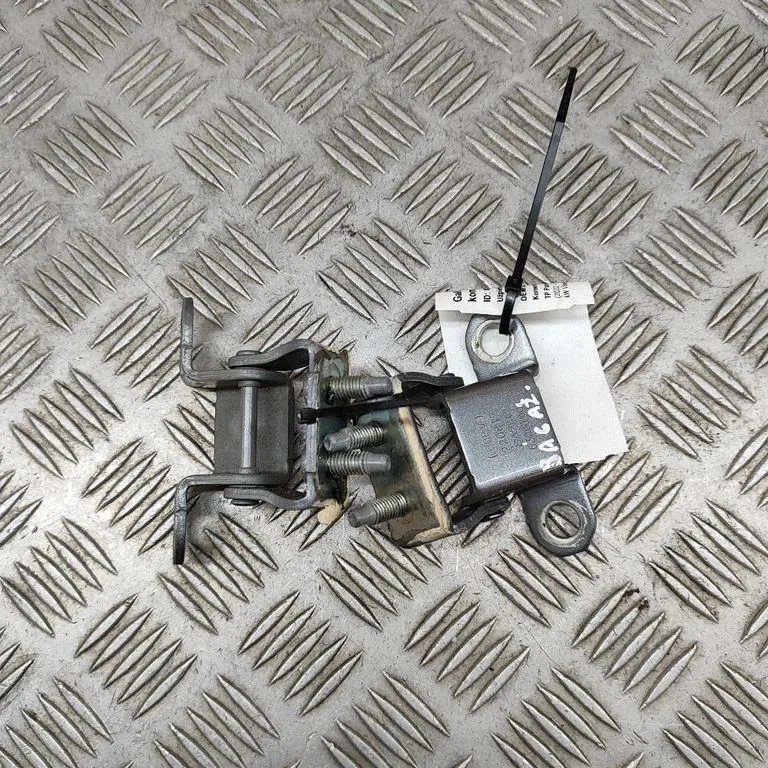 Tailgate/trunk/boot hinge SA2FC6306100