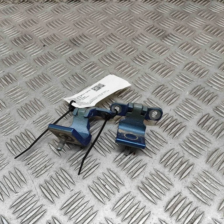Aizmugurējā vāka eņģe (-es) 8U0827299A
