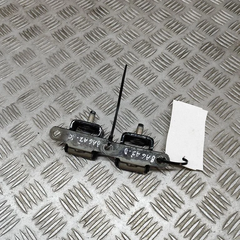 Aizmugurējā vāka eņģe (-es) 72910AT000