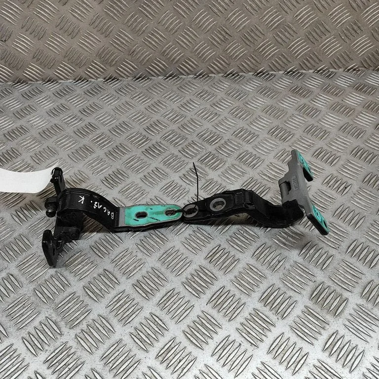 Aizmugurējā vāka eņģe (-es) A2937402400