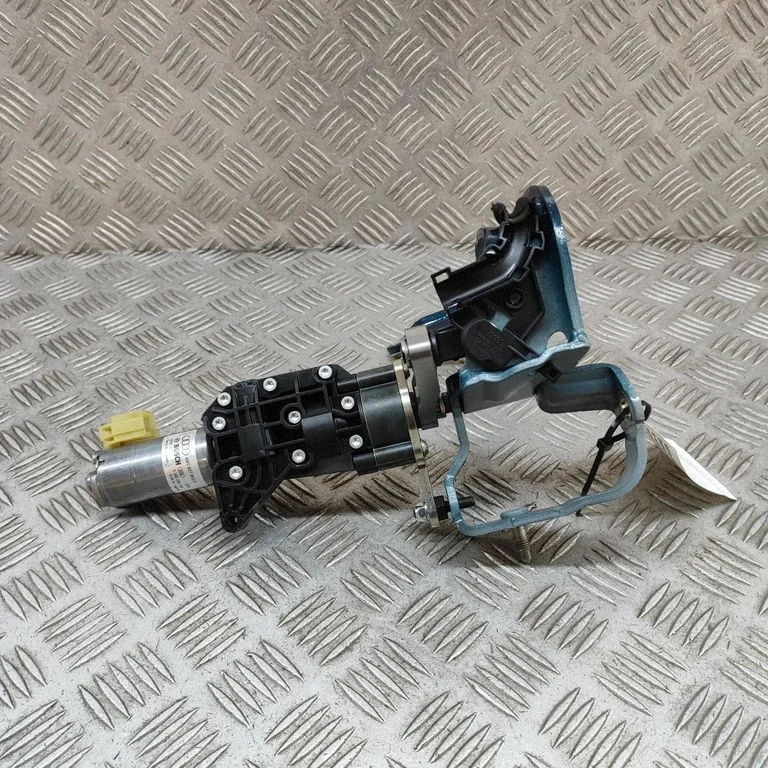 Aizmugurējā vāka eņģe (-es) 4M0827852A