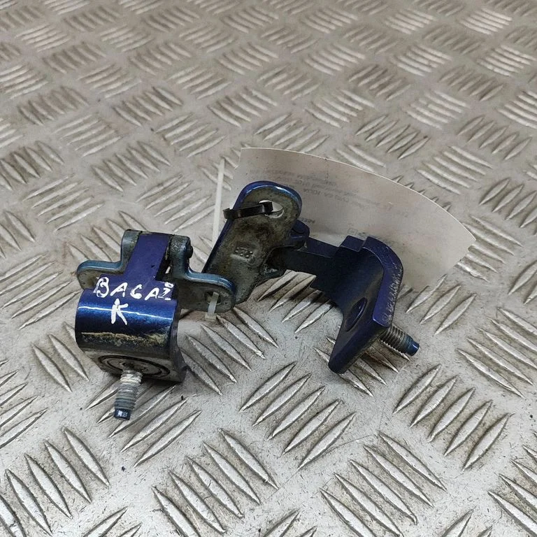 Aizmugurējā vāka eņģe (-es) – Audi A3 S3 8V (2013-2019)