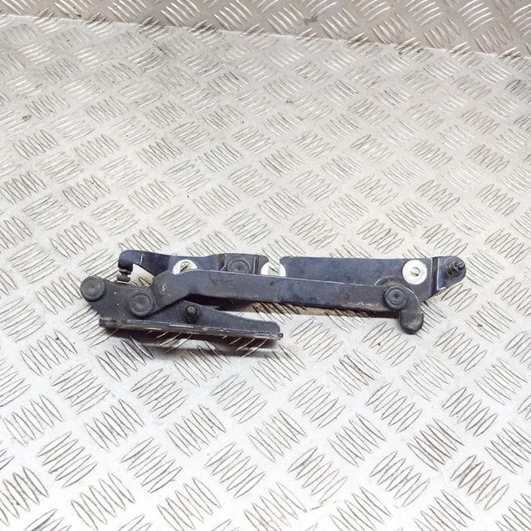 Tailgate/trunk/boot hinge – Audi A4 S4 B6 8E 8H (2001-2005)
