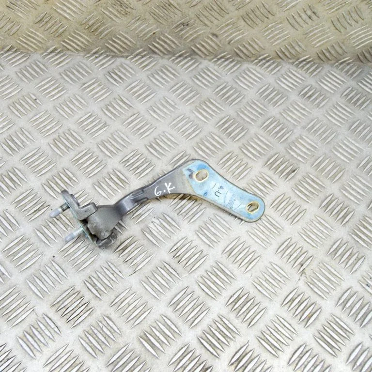 Aizmugurējā vāka eņģe (-es) A2927400137