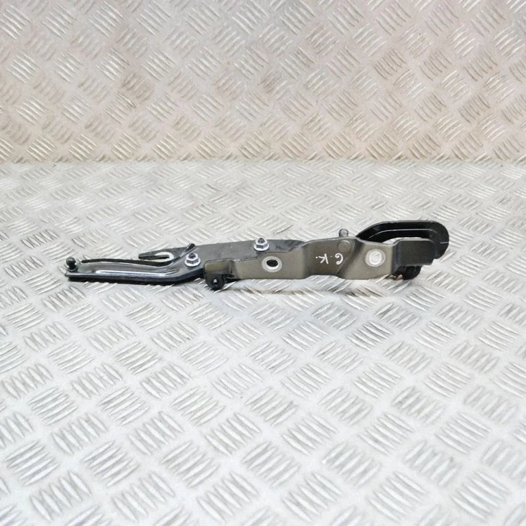 Tailgate/trunk/boot hinge 8W7827301