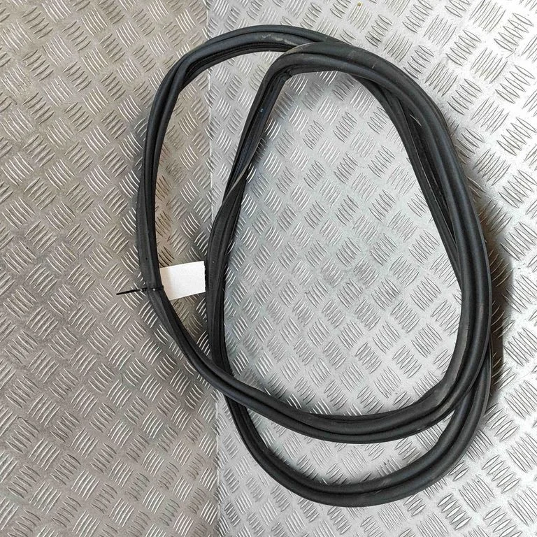 Bagāžnieka blīvgumija (uz virsbūves) 9836232980