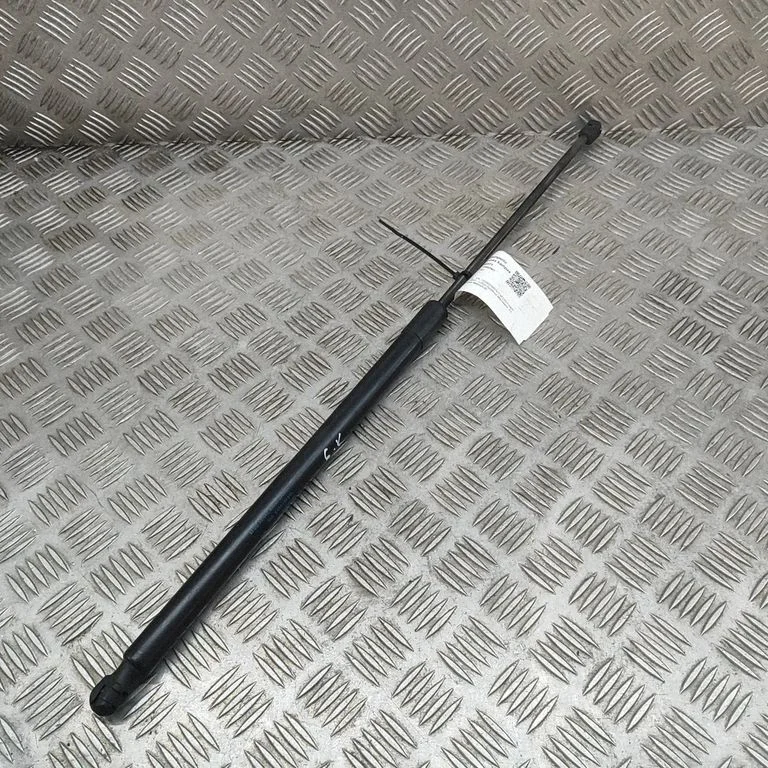 Siłownik (sprężyna gazowa) klapy bagażnika 7E0827550B