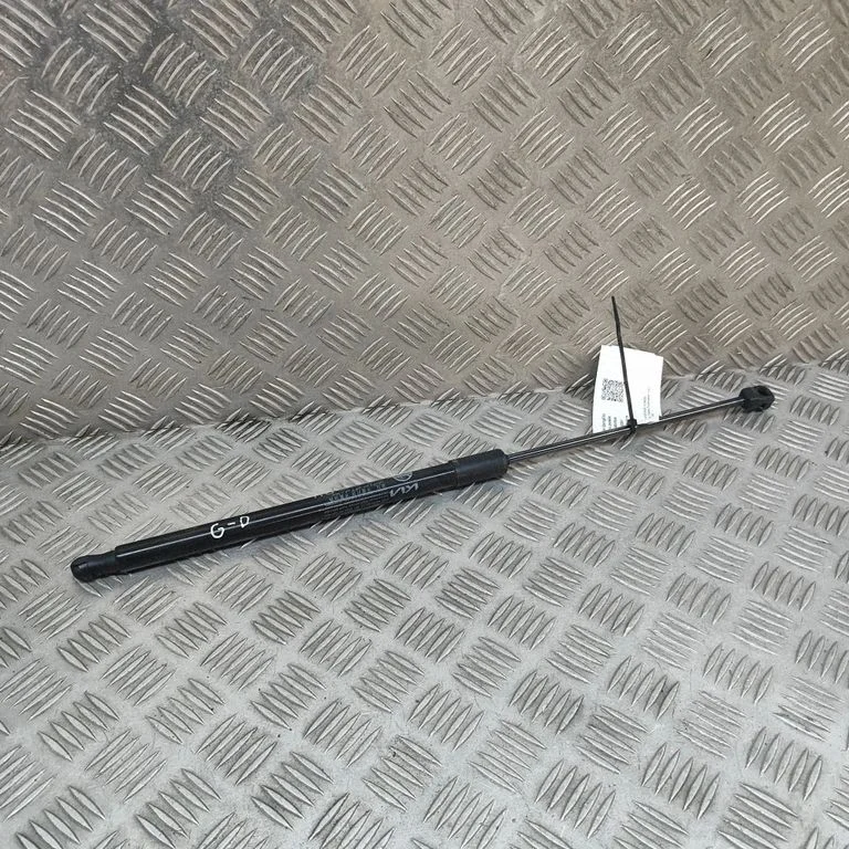 Aizmugurējā vāka amortizators 81840R2000