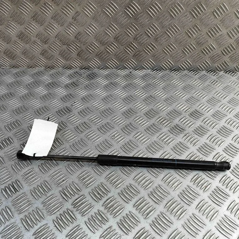 Siłownik (sprężyna gazowa) klapy bagażnika 8S8827552C