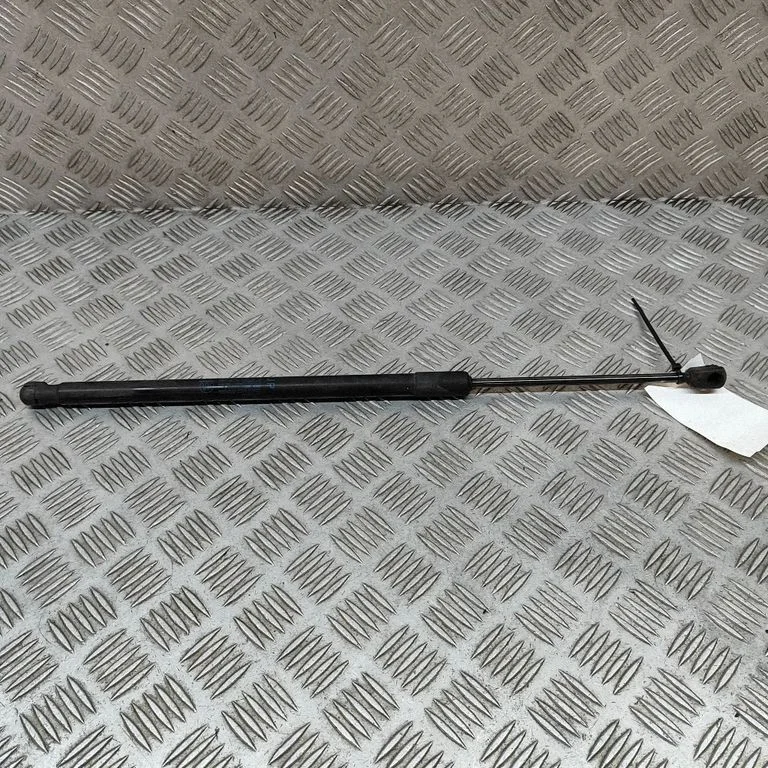 Siłownik (sprężyna gazowa) klapy bagażnika 51953757 – Fiat 500L (2013-)