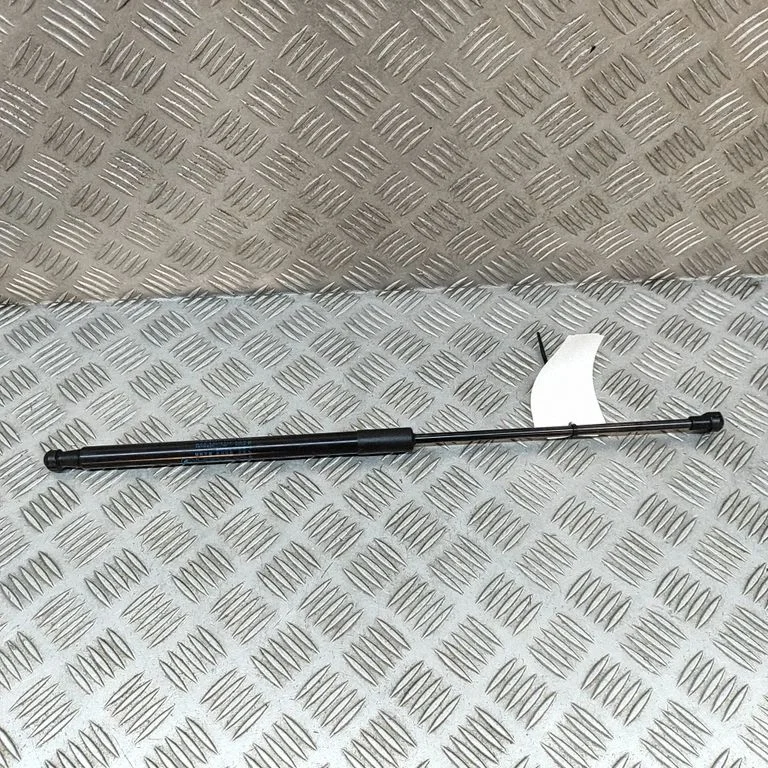 Aizmugurējā vāka amortizators – BMW 4. sērija F32 F33 (2013-2020)