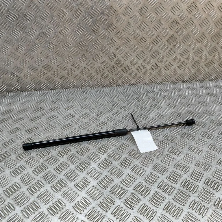 Aizmugurējā vāka amortizators 7146037000