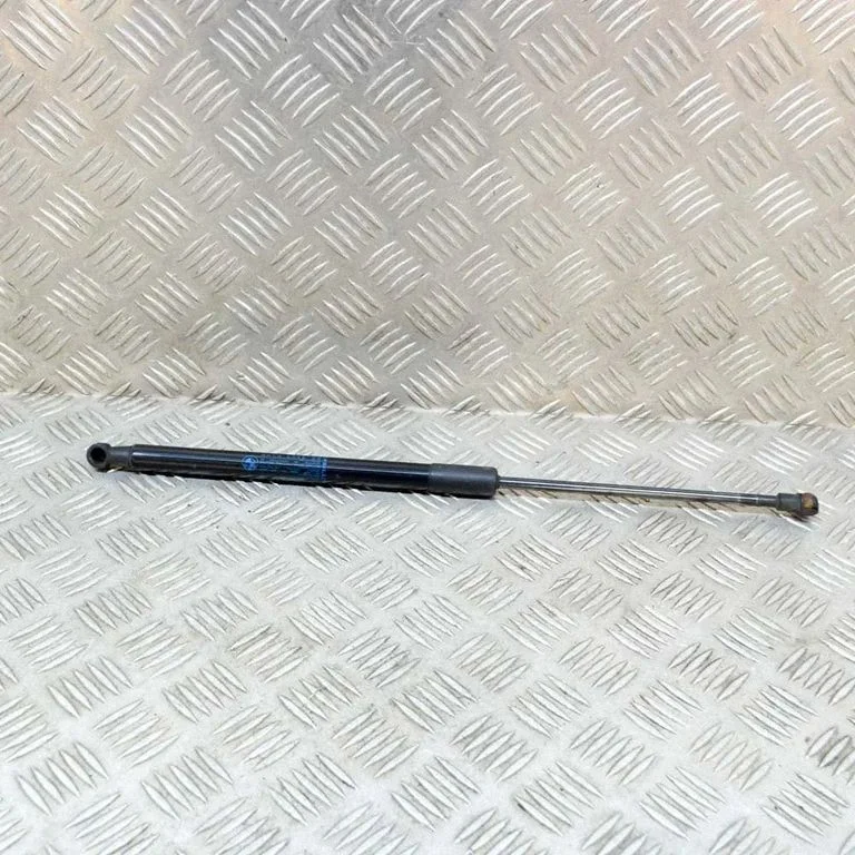 Aizmugurējā vāka amortizators – BMW 1. sērija F20 F21 (2011-2019)