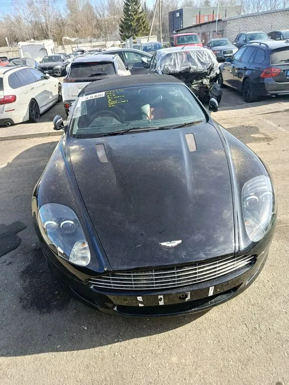 Aston Martin DB9