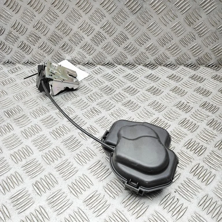 Aizmugurējā vāka slēdzene A0997401500