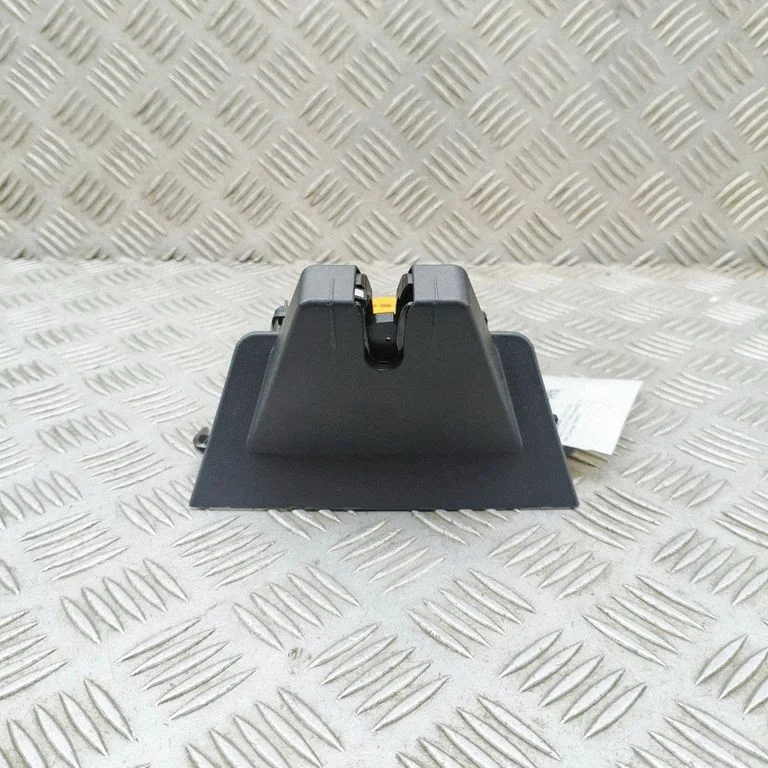 Aizmugurējā vāka slēdzene 8892063136