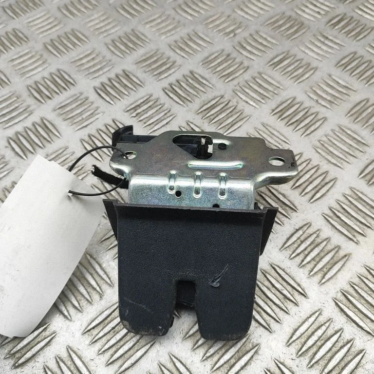 Aizmugurējā vāka slēdzene 2GA827505A