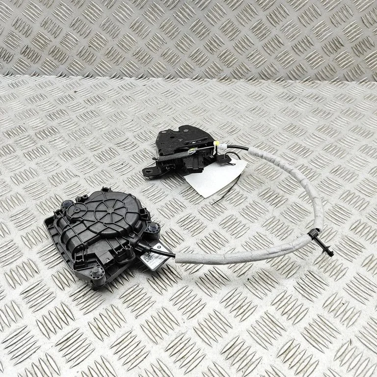 Aizmugurējā vāka slēdzene 7475462