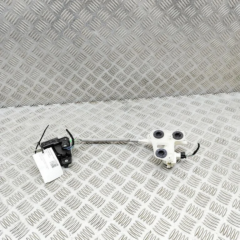 Aizmugurējā vāka slēdzene A0997400680