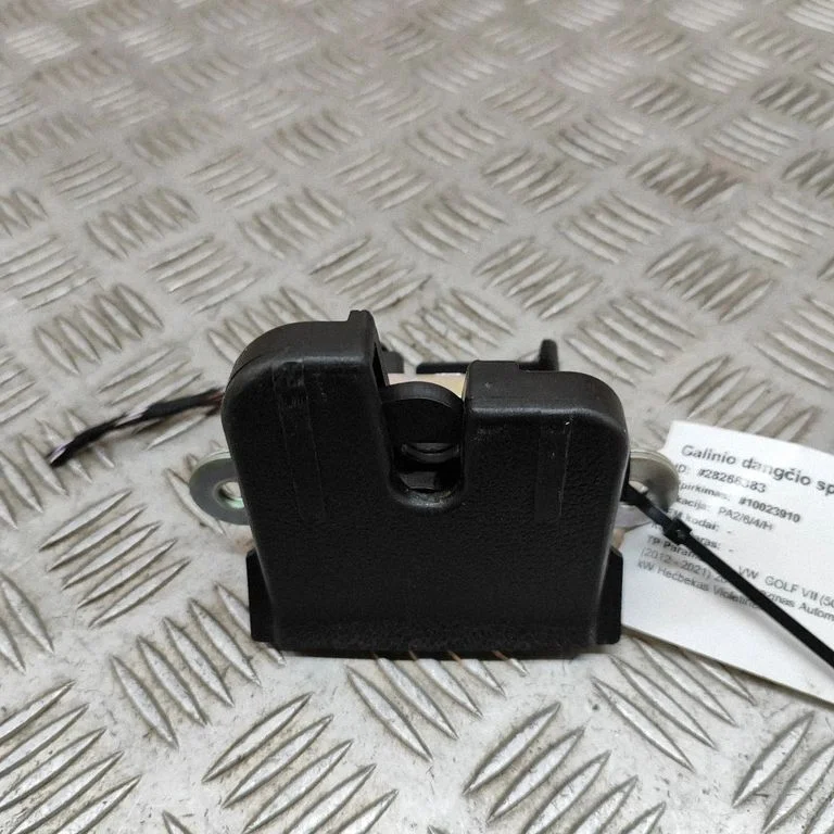 Aizmugurējā vāka slēdzene 5G6827505B