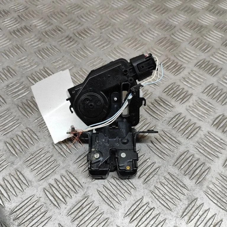 Aizmugurējā vāka slēdzene 6935047050