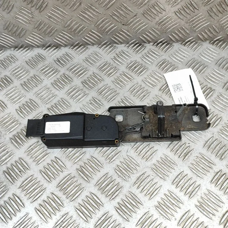 Zamek klapy bagażnika – Audi Q5 SQ5 8R (2008-2017)