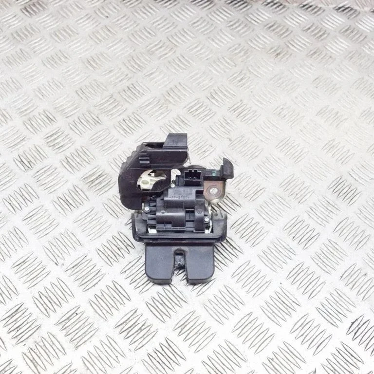 Aizmugurējā vāka slēdzene 8R0827505