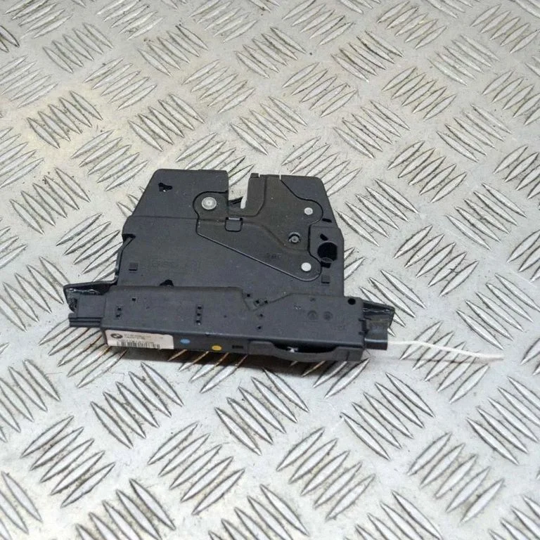 Aizmugurējā vāka slēdzene 7191212
