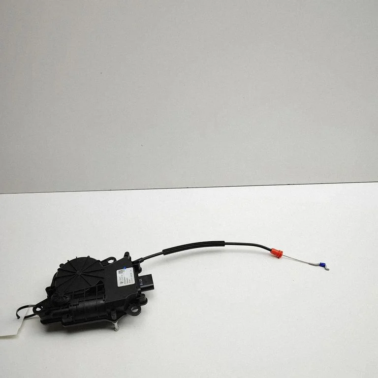 Aizmugurējā vāka piesaistes motors 670035621