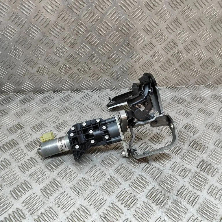 Tagaluugi sulgemismootor 4M0827300B