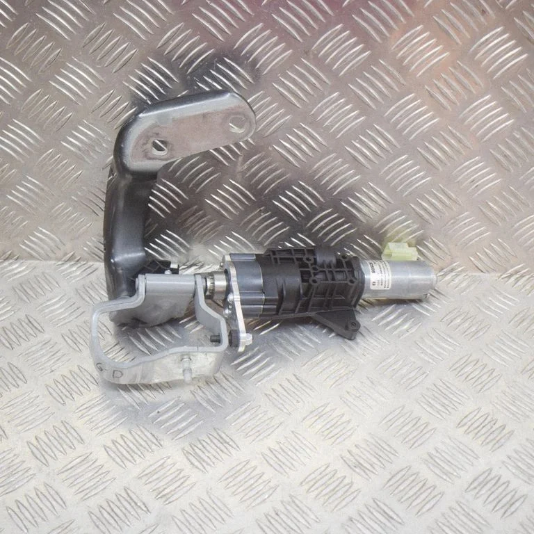 Aizmugurējā vāka piesaistes motors 4M0827300C