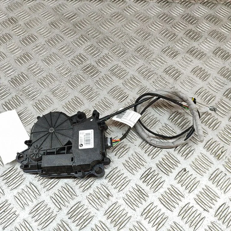 Tailgate/trunk/boot lift motor – BMW X3 G01 (2018-2024)