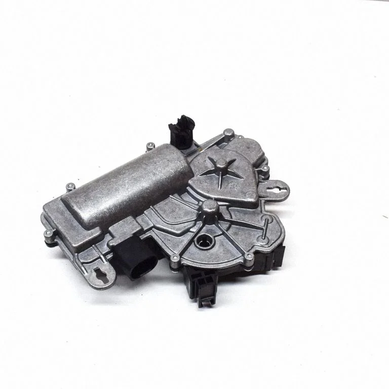 Aizmugurējā vāka piesaistes motors 3V5827887B