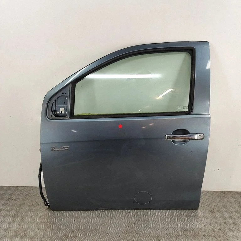 Priekšējās durvis 8981081324