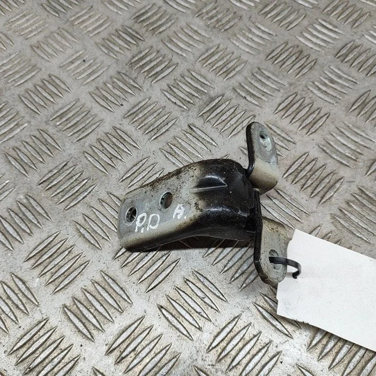 Priekšējā augšējā eņģe