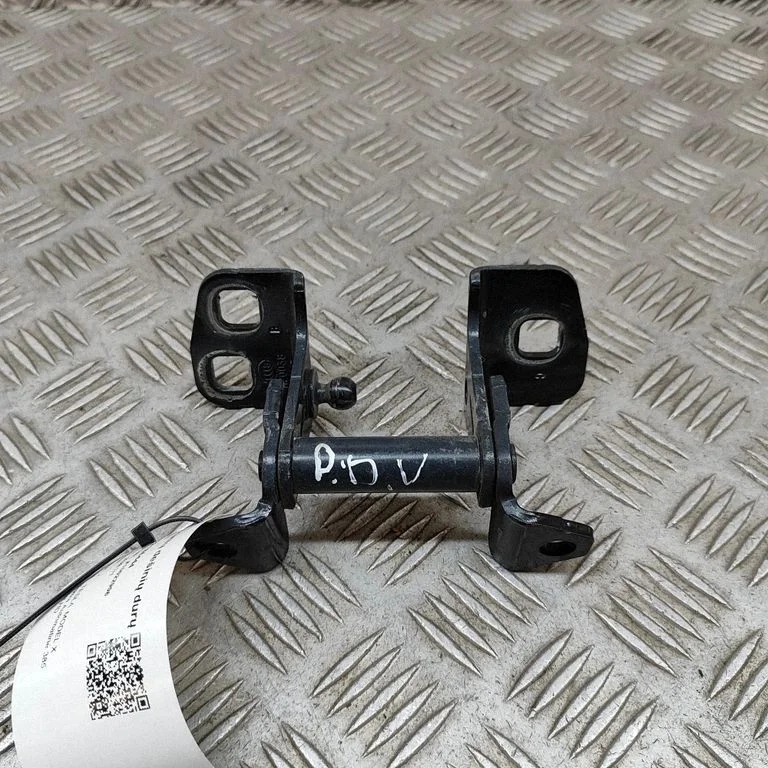 Front door upper hinge 104553700H