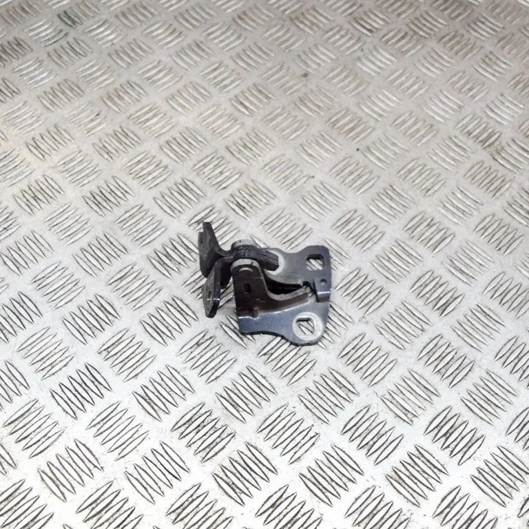 Priekšējā augšējā eņģe FLR036F