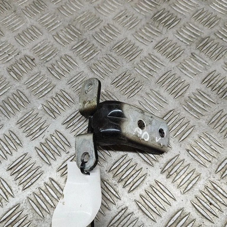 Priekšējā augšējā eņģe