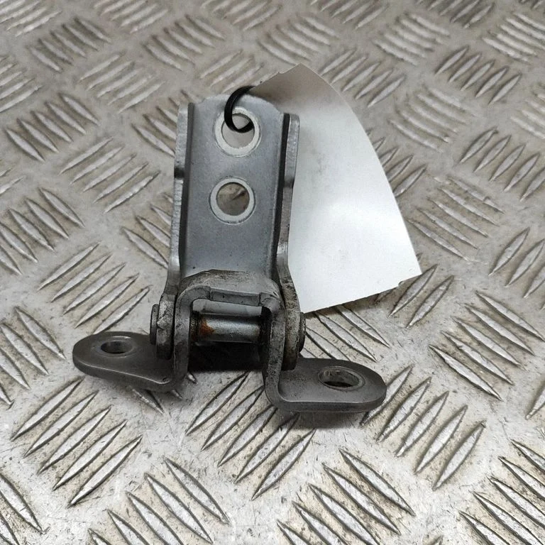 Esiukse ülemine hing – Lexus GS 250 350 300H 450H (2013-)