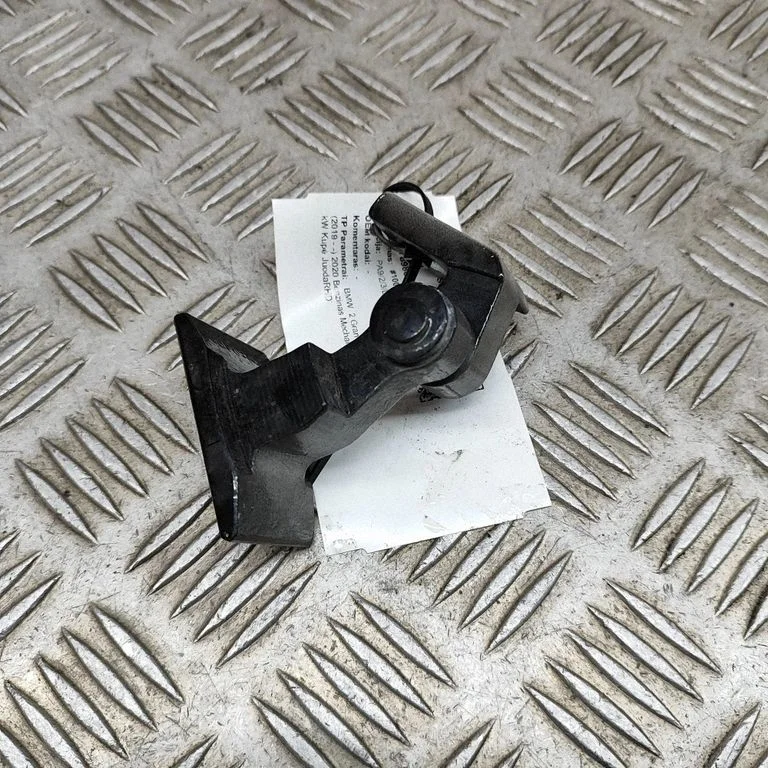 Priekšējā augšējā eņģe 7246068