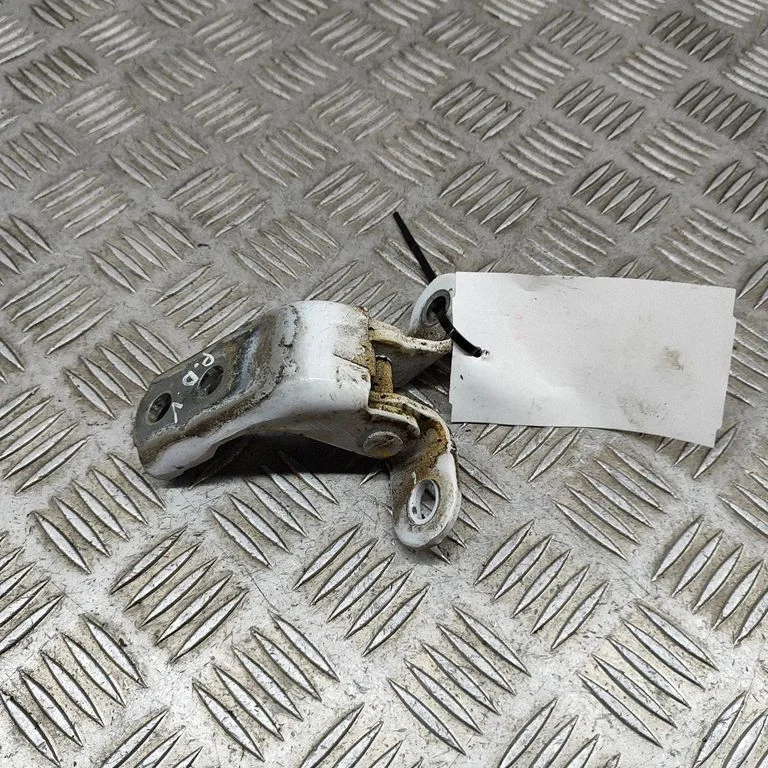 Priekšējā augšējā eņģe 6871002070