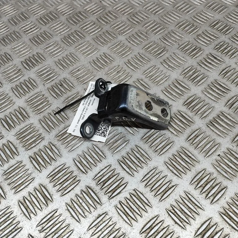 Priekšējā augšējā eņģe 67410T2AH11ZZ